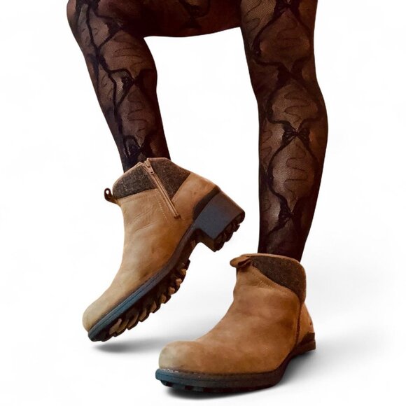 MODERN Merrell Chateau II Women's WATERPROOF leather suede Ankle Boots Sz 10 - Picture 1 of 13